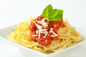 Spaghetti with meat-based tomato sauce