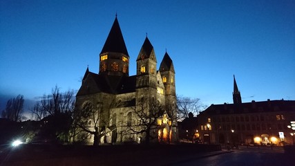 Fototapeta na wymiar Temple de Metz la nuit