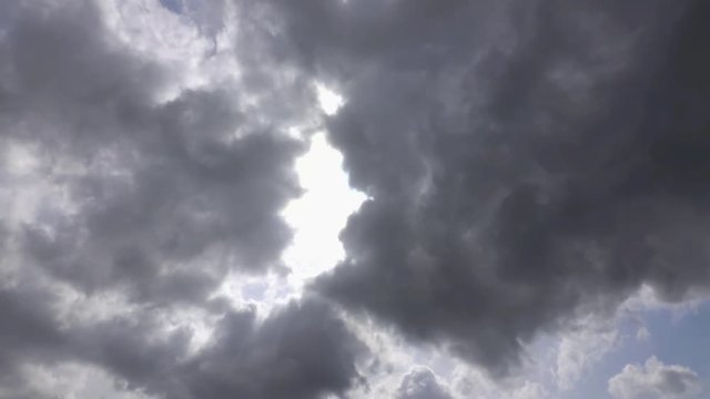 4K・雲間から太陽・タイムラプス_15-201