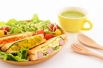 おいしそうなホットサンドとスープ