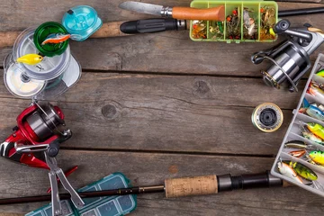 Photo sur Plexiglas Pêcher Articles de pêche et appâts sur planche de bois