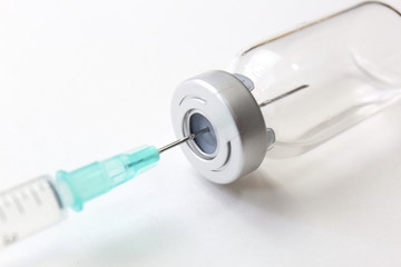 Fototapeta na wymiar 医療　注射器とワクチン