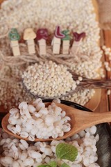 Cooked barley for health and raw barley.