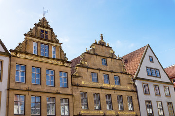 Fototapeta na wymiar Historische Gebäude am Alten Markt in Bielefeld, Nordrhein-Westfalen