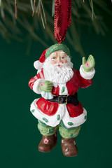 Obraz premium santa figurine hanging on christmas tree.