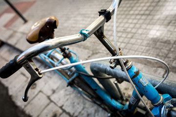Fototapeta na wymiar bicicletta in città