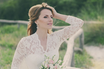Naklejka premium Beautiful happy young woman in wedding dress