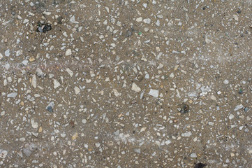 Road plates with rubble.