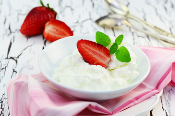 Quark mit Erdbeeren