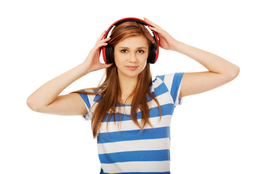 Teenage woman listening to the music
