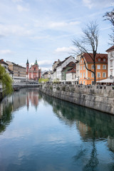Fototapeta na wymiar Ljubljana in Slowenien mit Fluss Ljubljanica