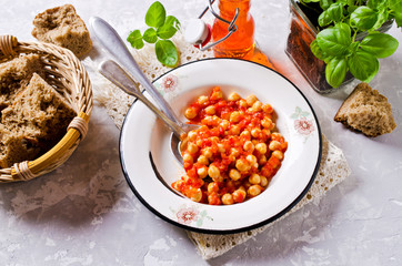 Chickpeas cooked with  sauce
