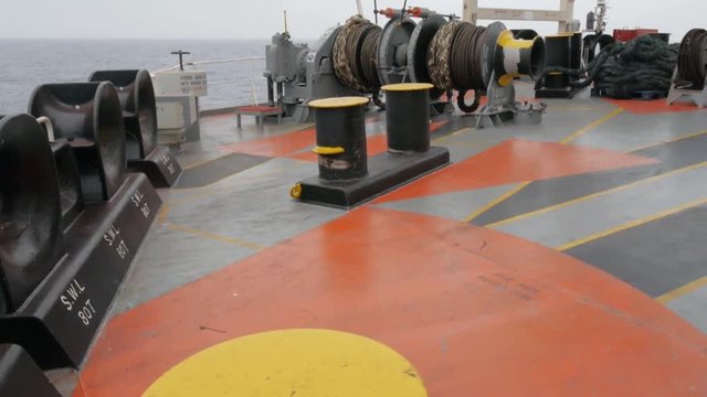 Mooring equipment on aft of vessel