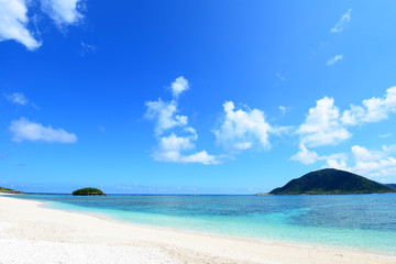 沖縄の美しい海とさわやかな空