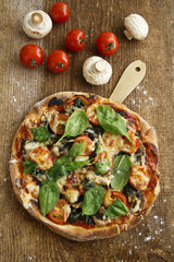 Spinach pizza with tomatoes and cheese