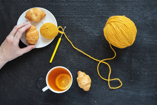 Crocheted element, lemon tea and biscuits