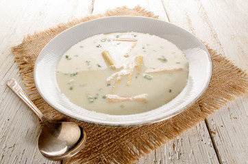asparagus soup with fresh parsley