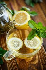 Green tea with lemon and mint