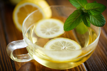Green tea with lemon and mint