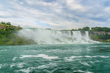 Naklejka premium Niagara Falls panorama zbliżenie wieczorem. Ontario, Kanada.