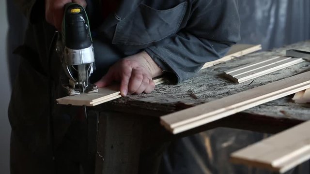 Sawing wooden tongue and groove boards with fretsaw