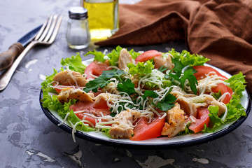 Salad with chicken, tomato and cheese