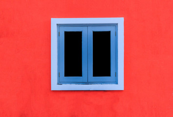 Obraz na płótnie Canvas window on a red wall on the street