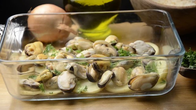 صدف سیاه مدیترانه Mytilus galloprovincialis 地中海貽貝 Miesmuscheln aus Galicien Черноморская мидия Diepwatermossel Cozze Mediteranska dagnja Mediterranean mussel
