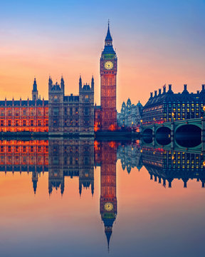 Fototapeta Big Ben i domy parlamentu o zmierzchu w Londynie