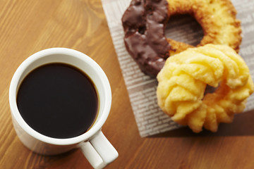 コーヒーとドーナッツ