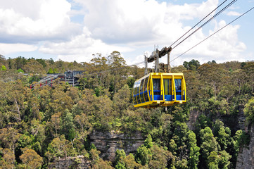 Fototapeta premium Scenic cable car in Blue Mountains, Australia. It also known as the Scenic Skyway, its an experience not to be missed in Blue Mountains region.