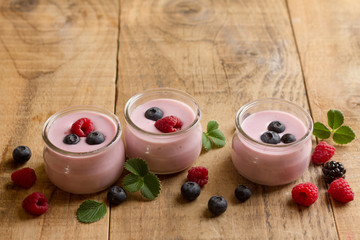 Berry yogurt with fresh berries
