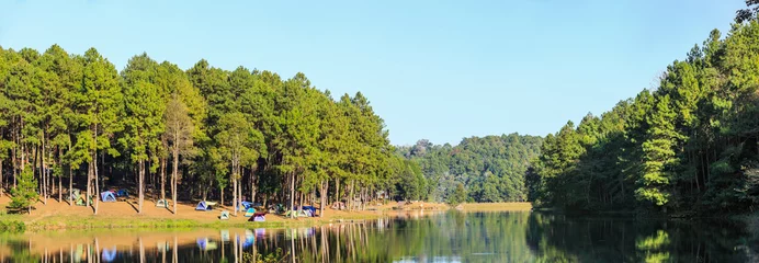 Foto op Plexiglas Dome tents beside the lake with reflection © teptong