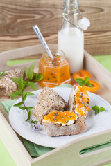 Bread with apricot and mint jam