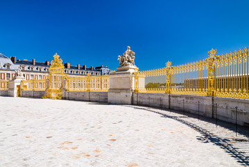 Fototapeta na wymiar VERSAILLES, FRANCE - April 24, 2009: The main Golden Gate of Palace of Versailles in Paris, France.