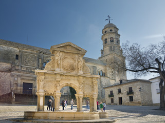 Fototapeta na wymiar Fuente de Santa María en Baeza
