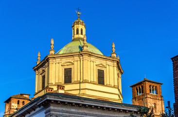 Fototapeta na wymiar Basilica of San Lorenzo Maggiore in Milan