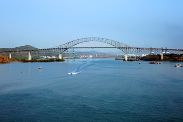 Obraz premium Мост двух Америк - мост через Панамский канал