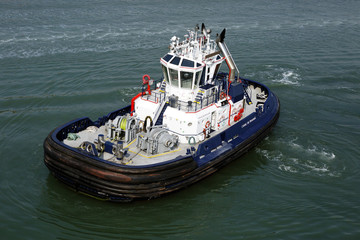 Судно - буксир Панамского канала