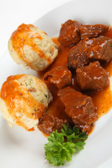 Gulasch und Klöße