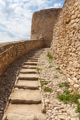 Fototapety  Stare kamienne schody prowadzą do starożytnej fortecy
