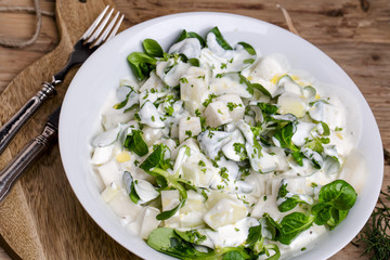 Frischer Kohlrabi Salat