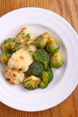 baked vegetables (cauliflower, broccoli and Brussels sprouts) lean