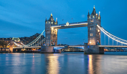 Fototapeta na wymiar The famous Tower Bridge in London