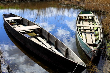 Obraz premium old fishing boats at pier.
