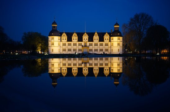 Schloss Neuhaus Paderborn bei Nacht