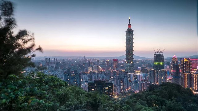 The Time lapse of Taipei, Taiwan city skyline at twilight