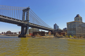 Fototapeta premium Manhattan bridge over East River
