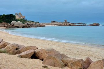 La côte à Trégastel, la plage de la presqu'île Renote