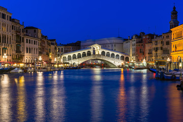 Fototapeta na wymiar Night view of Rialto bridge and Grand Canal in Venice. Italy